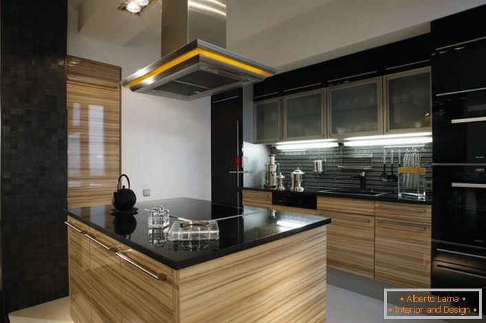 Die Küche im Stil des Minimalismus ist attraktiv mit der richtigen Planung. Eine Besonderheit des Stils ist die Platzierung der Arbeitsfläche der Küche in der Mitte des Raumes.