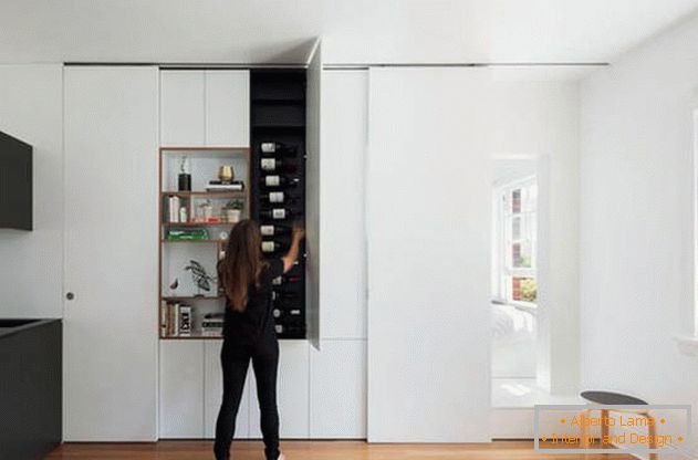 Modulare Wand im Inneren der Wohnung: funktionelle Boxen