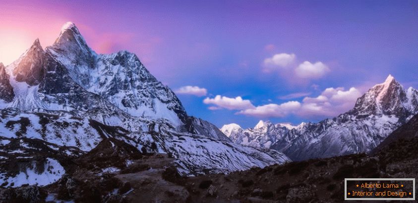 Der ungewöhnliche rosa Himmel von Nepal