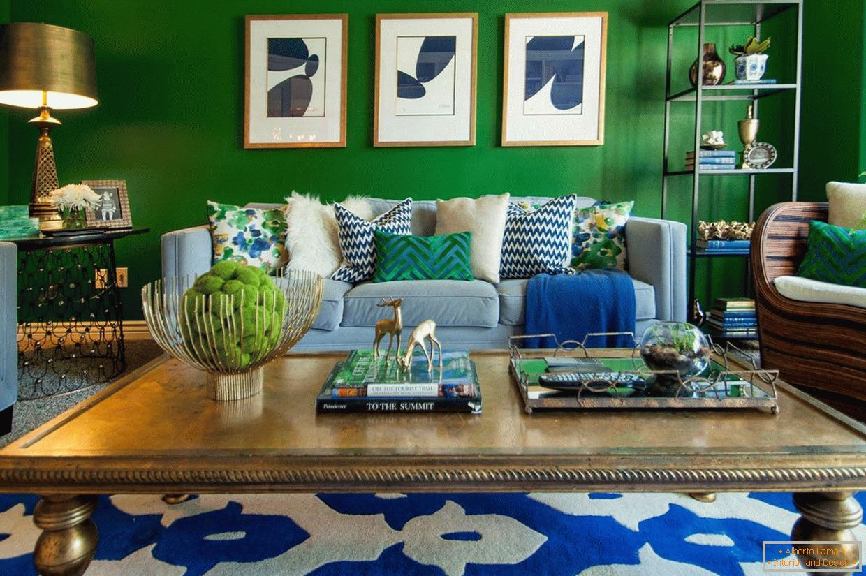 Blau ковер в зеленой гостиной
