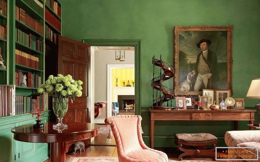 Zimmerdekorationы с зелеными обоями в классическом стиле